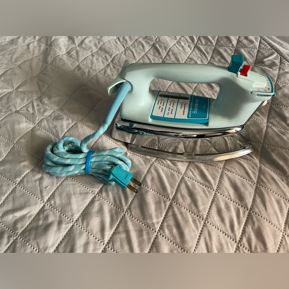Vintage Electric Iron with Aqua Cord